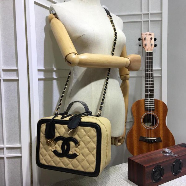 Chanel Makeup Shoulder Bags CH062L-Yellow