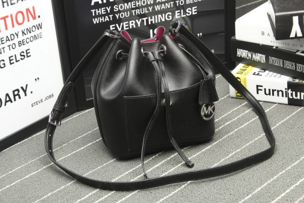 Michael Kors New Bucket Bag Black (MK230)