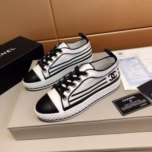Chanel Women Low-Top Sneakers White CHS-182