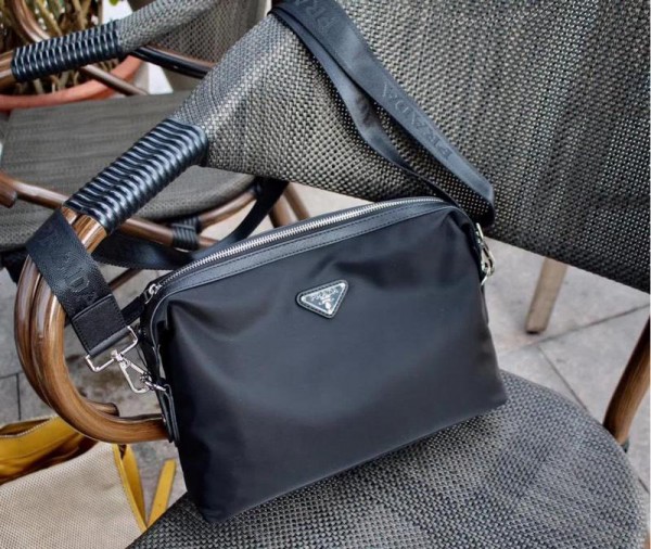 2018 New Prada Messenger Bags 0282 Black 31x21x7cm